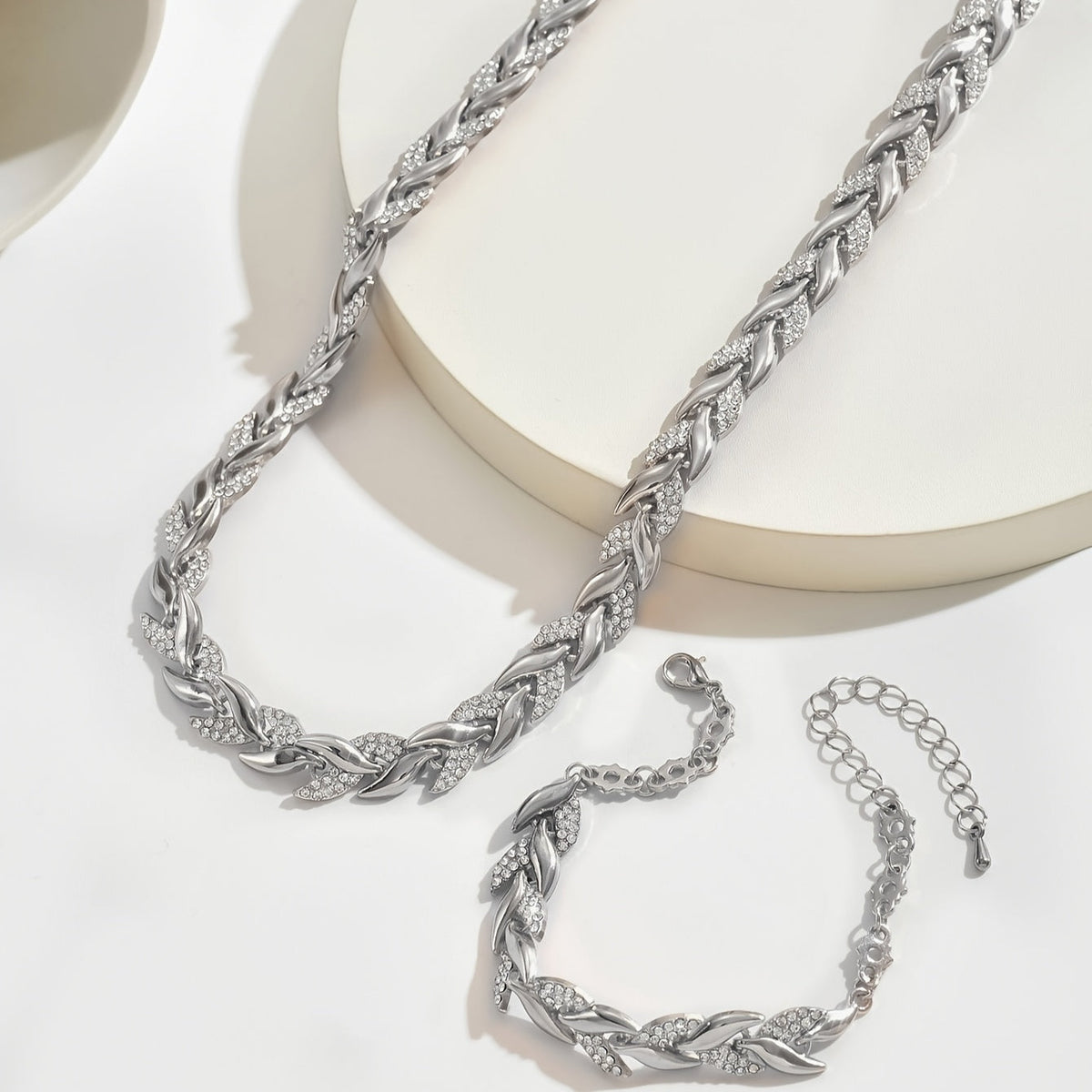 Claudine™ | Handmade fishtail-shaped necklace
