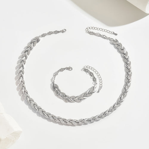 Claudine™ | Handmade fishtail-shaped necklace